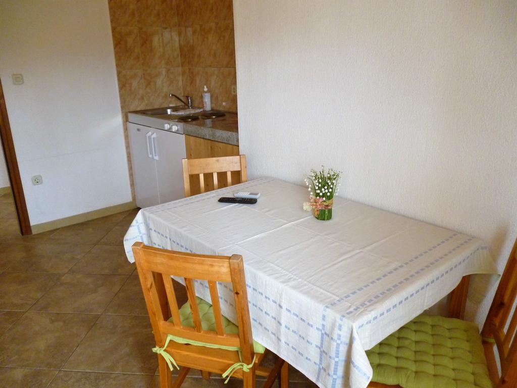Studio Apartments Matos Селине Екстериор снимка