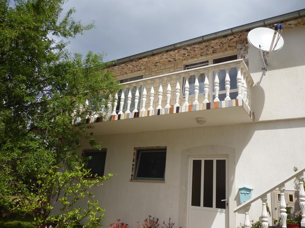 Studio Apartments Matos Селине Екстериор снимка