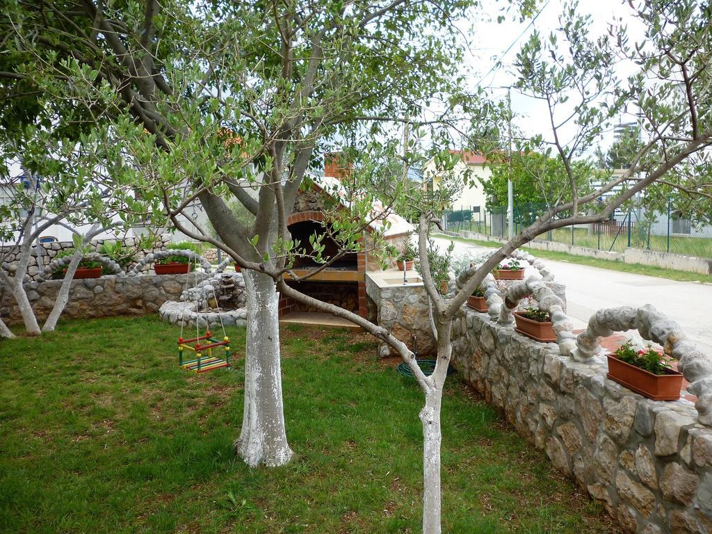Studio Apartments Matos Селине Екстериор снимка